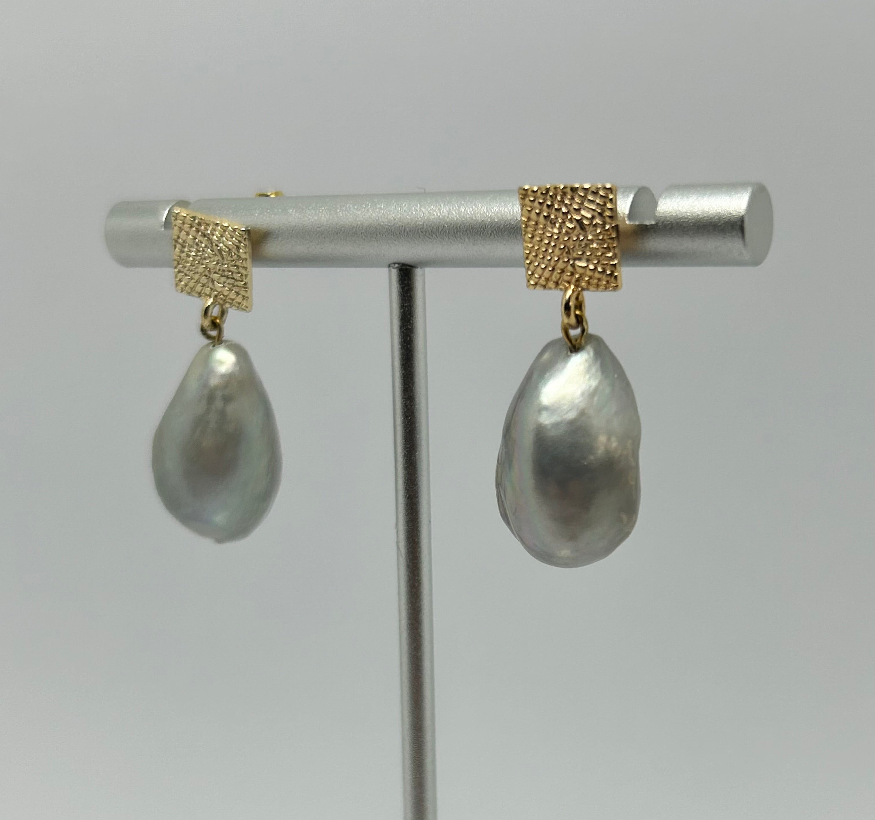 Grey Baroque Pearl on Gold Plate