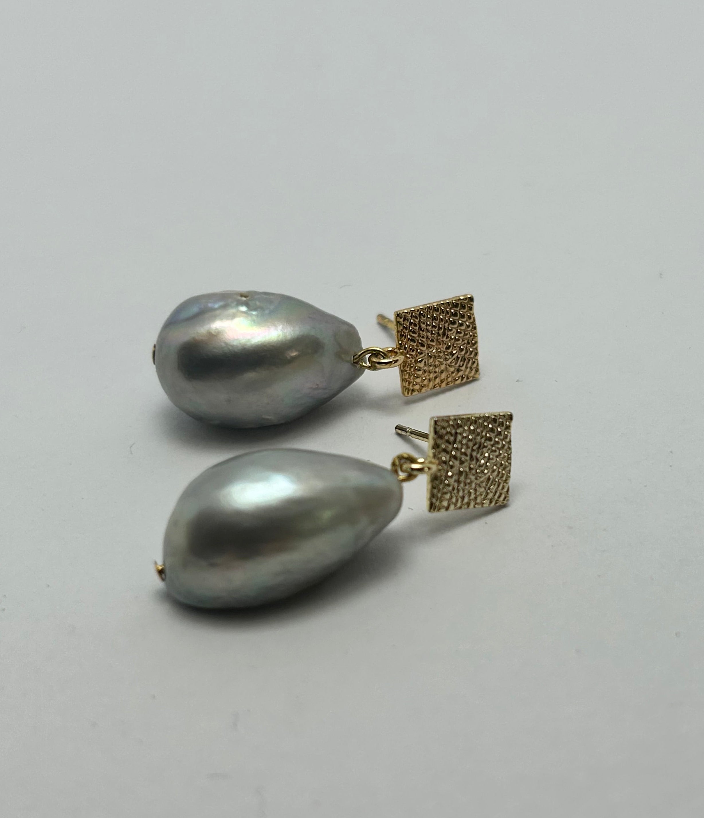 Grey Baroque Pearl on Gold Plate