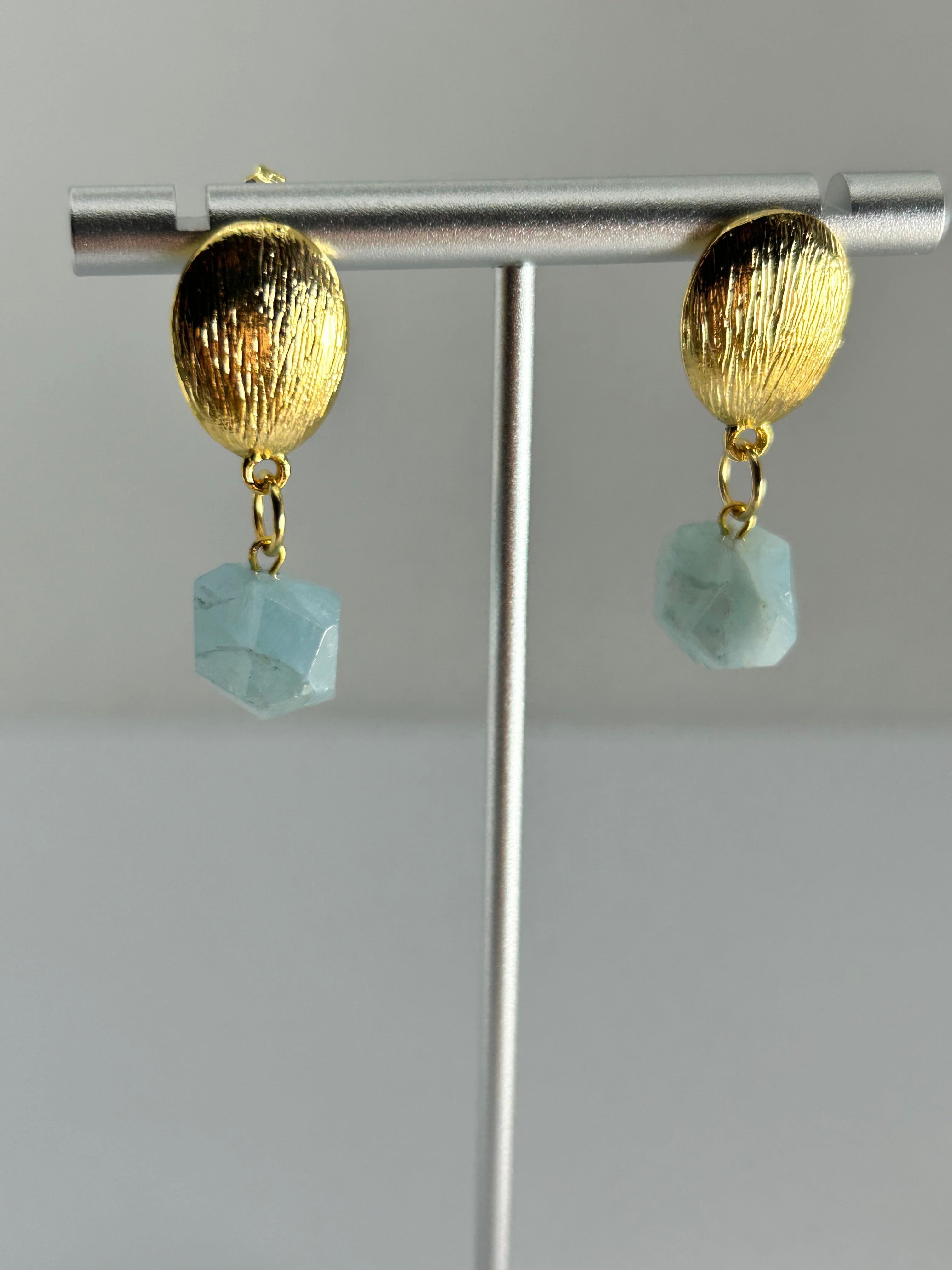 Aquamarine on Gold Plate