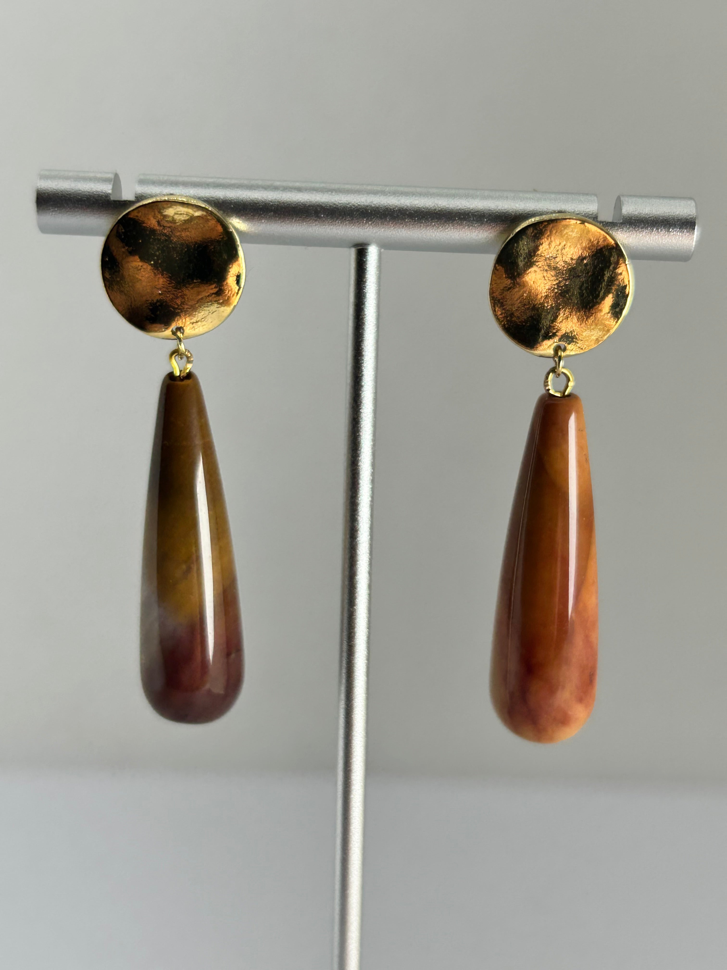 Mookite on Gold Plate