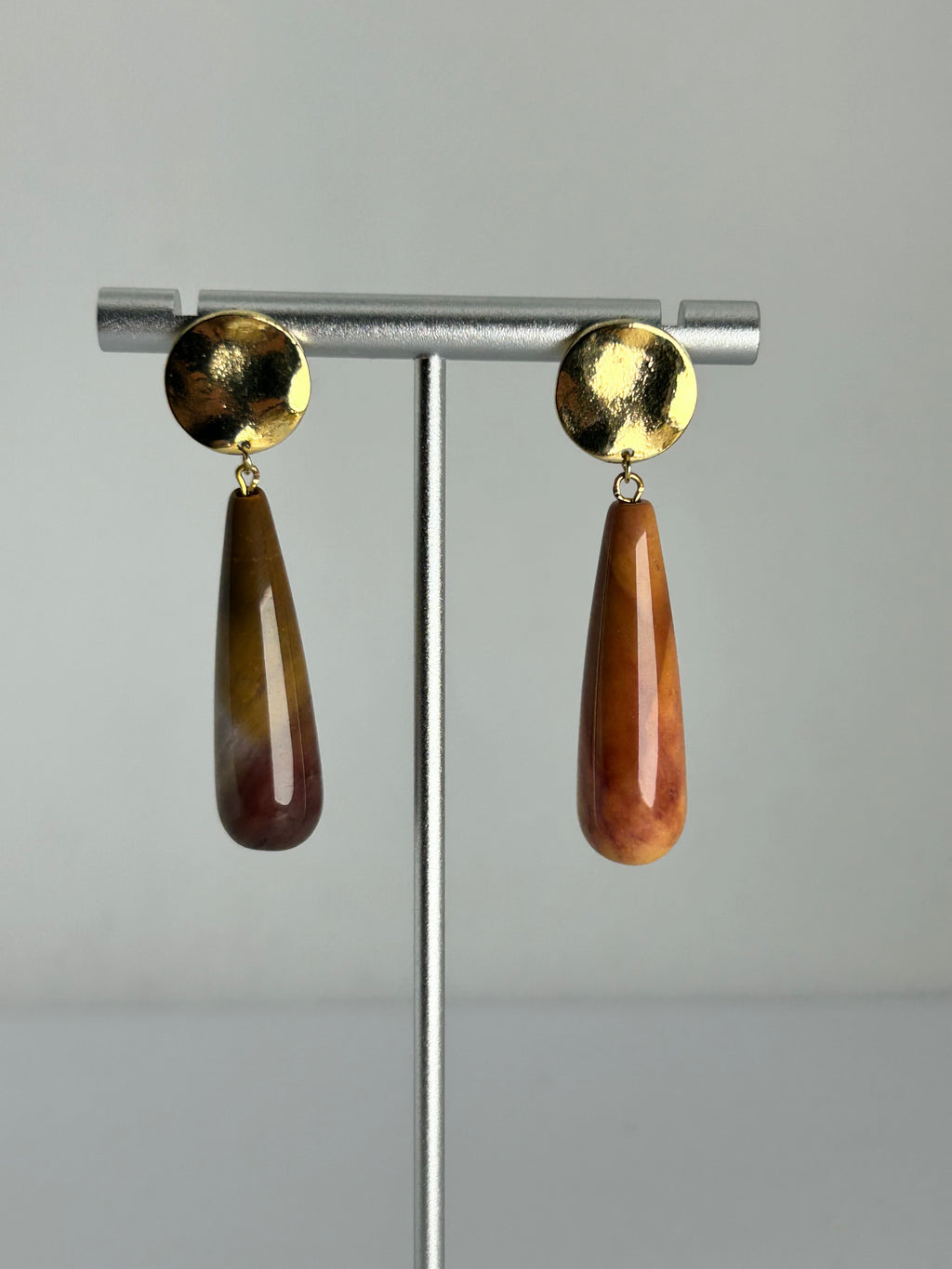 Mookite on Gold Plate