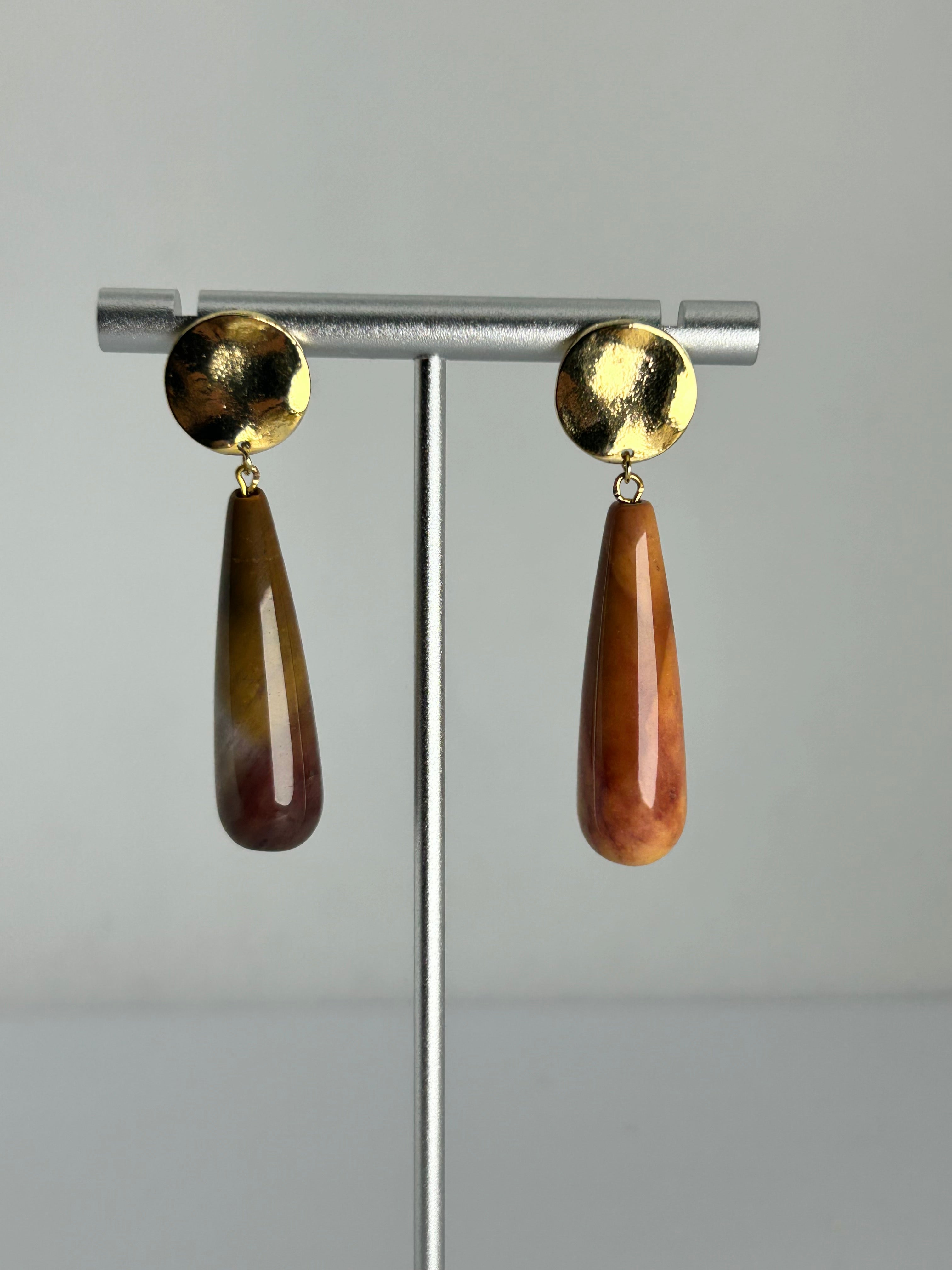 Mookite on Gold Plate