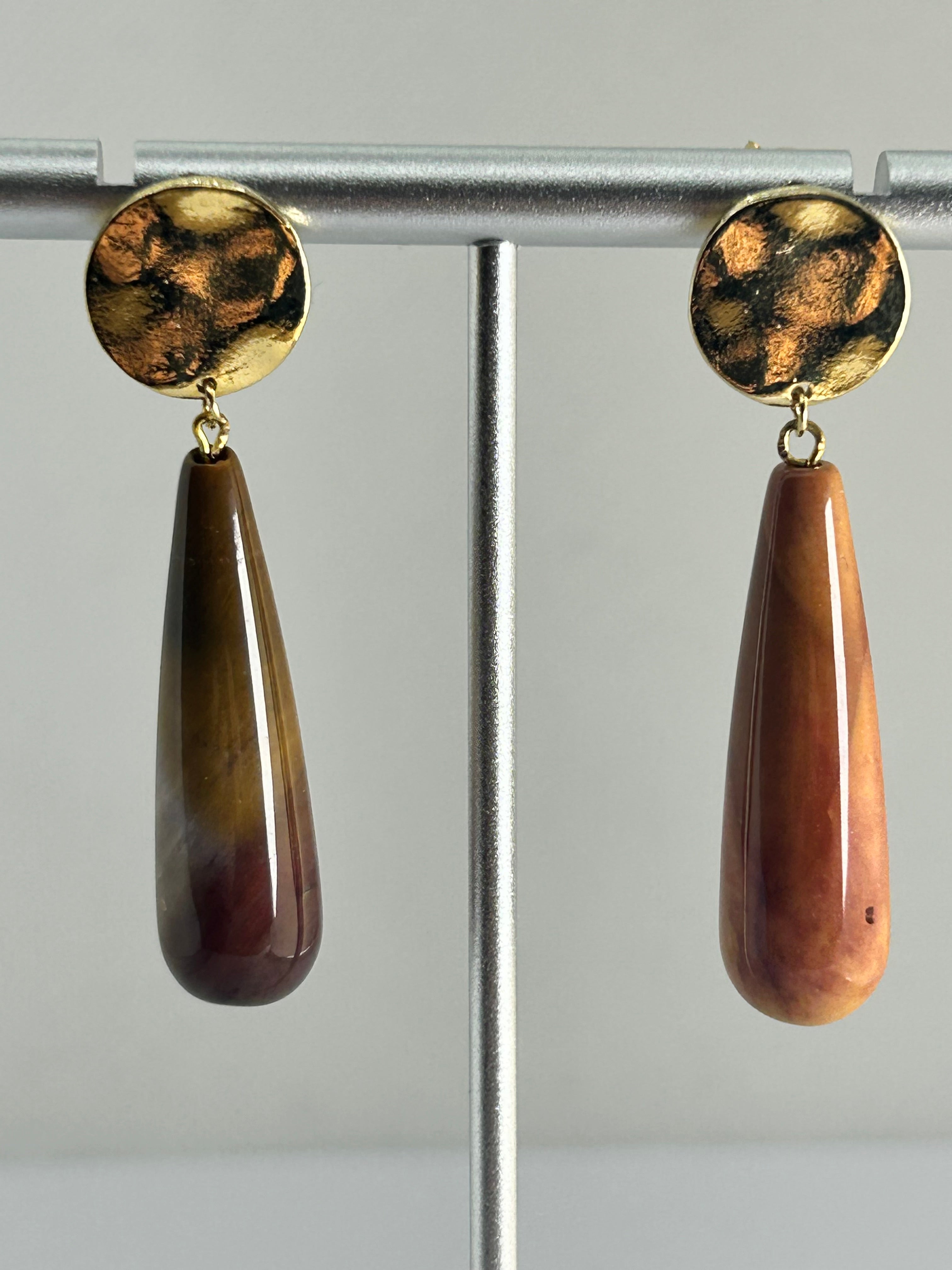 Mookite on Gold Plate